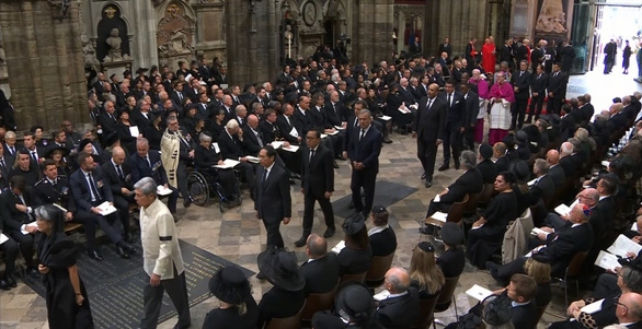 FM Bui Thanh Son attends Queen Elizabeth II’s funeral